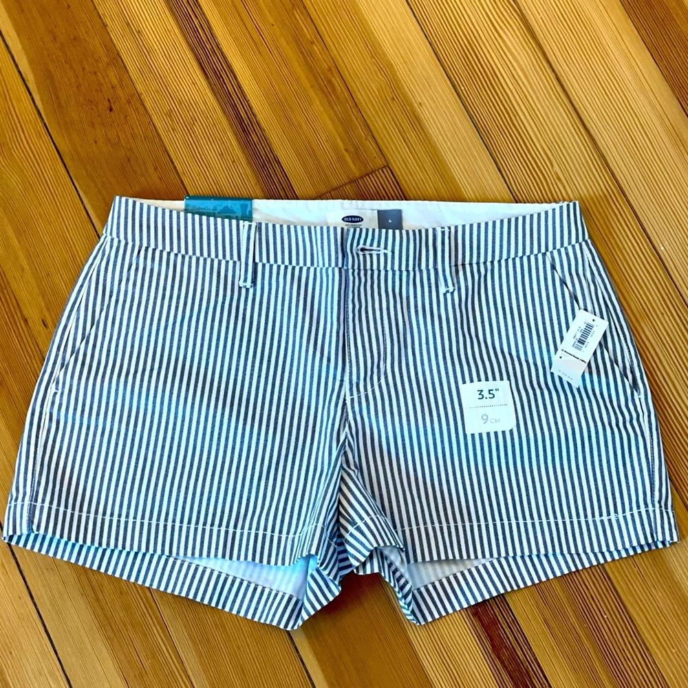 NWT OLD NAVY STRIPES SHORTS. 3.5in inseam. Size 4